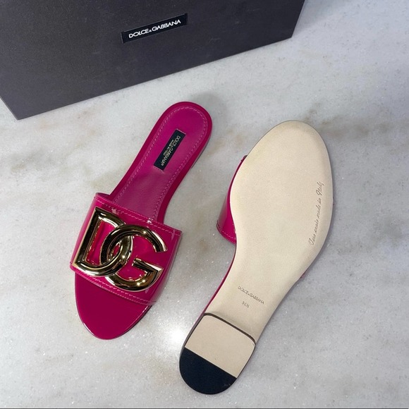 Dolce & Gabbana Patent leather slides with DG logo In Fuchsia - Picture 11 of 11